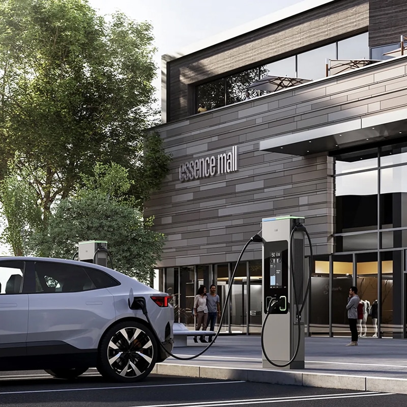 ABB-Ladestation für Elektrofahrzeuge im Einkaufszentrum, die mit eMobility-Lösungen die Zukunft der Mobilität aufzeigt.