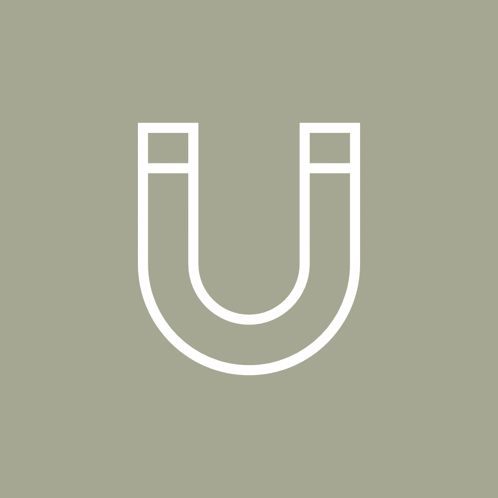 Futuristisches U-förmiges Symbol, das eMobility-Konzepte im Bereich nachhaltiger Mobilität darstellt.